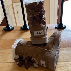 ***price is firm****Tan toddler uggs